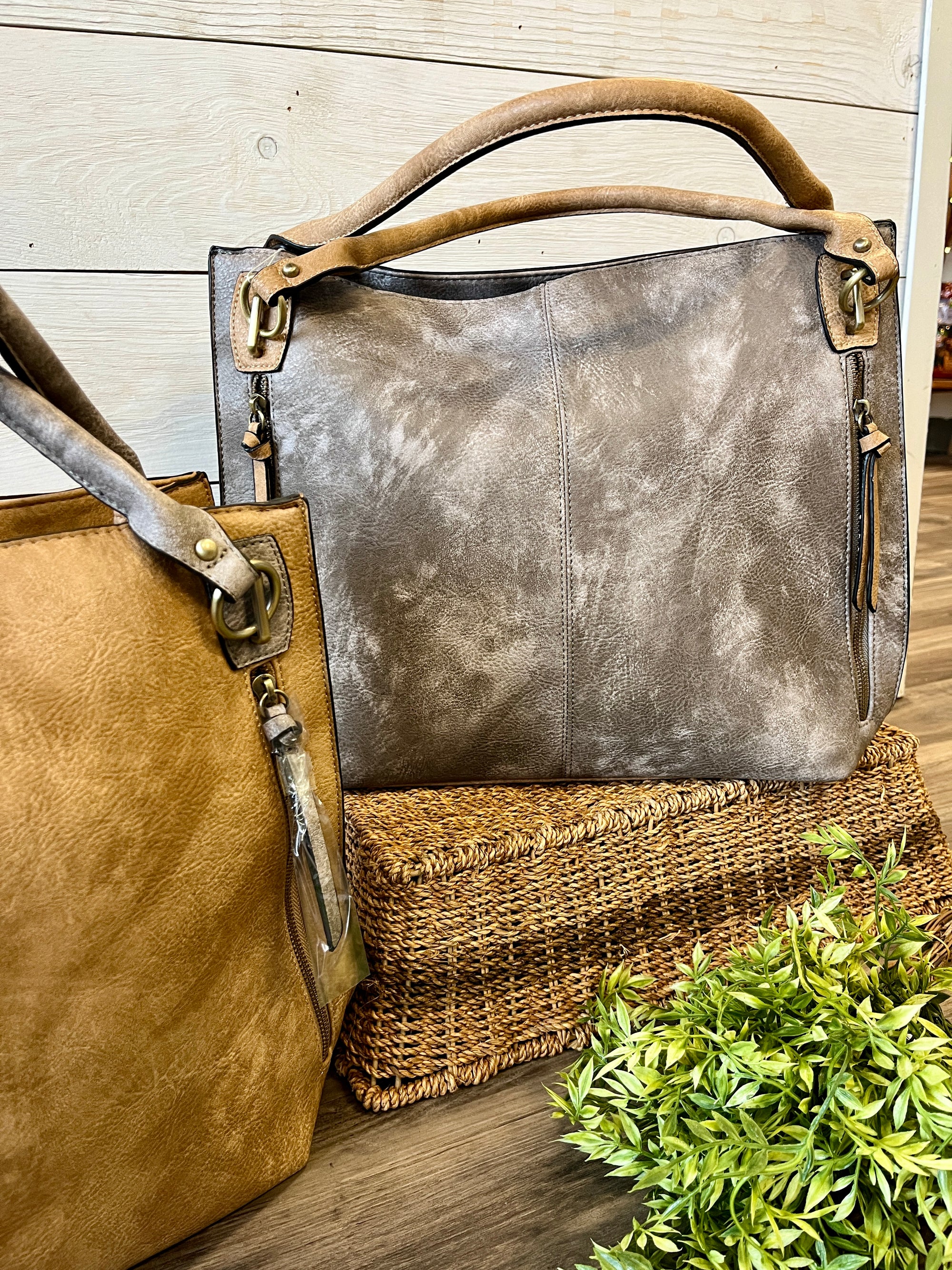 Connar Distressed Tote
