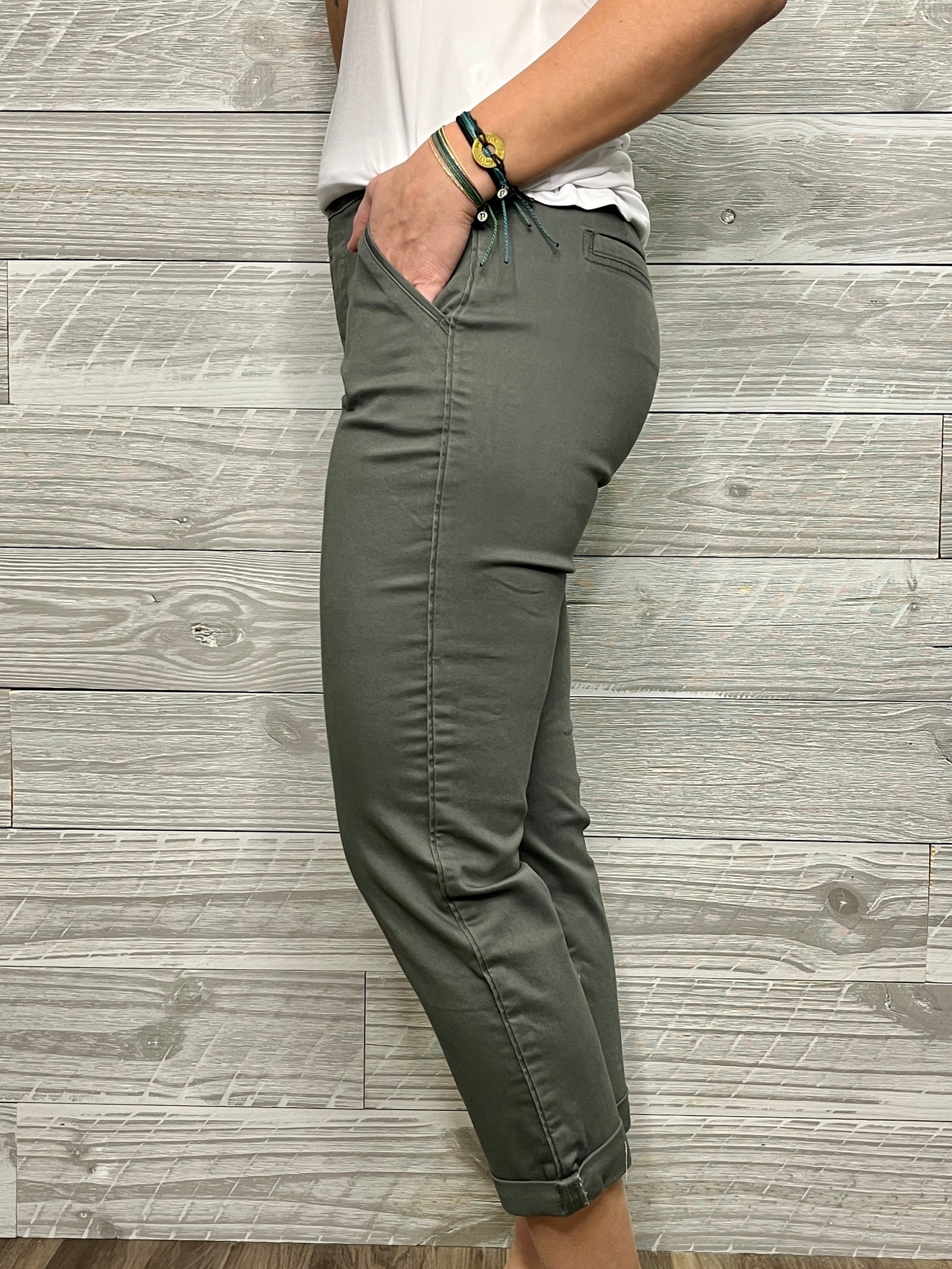 Democracy Shelby in Thyme